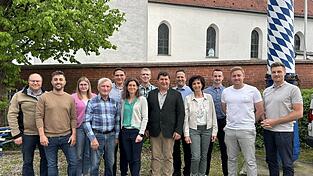 Der neue Gemeinderat von Wurmsham f&uuml;r die Wahlperiode von 2026 bis 2032. In der Mitte: B&uuml;rgermeister Manuel Schott (FWG Pauluszell) und zweite B&uuml;rgermeisterin Anne Maier (FWG Pauluszell).