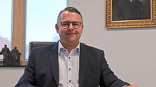 Der 44-jährige Marcel Zviedris (CSU) will Velden mit Tatendrang und Geduld gestalten. Der 44-jährige Marcel Zviedris (CSU) will Velden mit Tatendrang und Geduld gestalten.