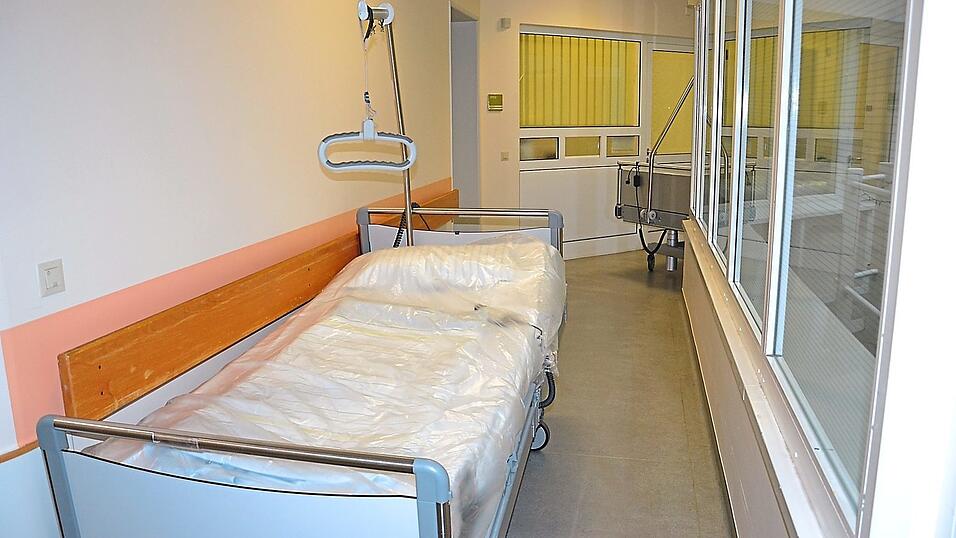 Um die Verluste des Krankenhausbetriebs abzufedern, erhält die Ilmtalklinik GmbH weitere Aufbauspritzen der beiden Trägerlandkreise. Der Kelheimer Kreisausschuss fasste dazu jetzt zwei Beschlüsse. Um die Verluste des Krankenhausbetriebs abzufedern, erhält die Ilmtalklinik GmbH weitere Aufbauspritzen der beiden Trägerlandkreise. Der Kelheimer Kreisausschuss fasste dazu jetzt zwei Beschlüsse.