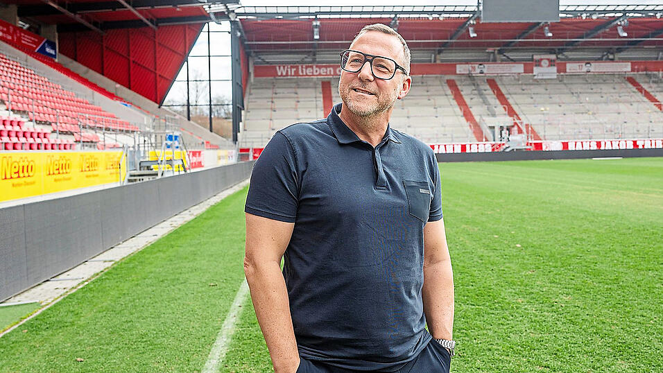 Auch im Jahn-Stadion hat sich Sascha Hildmann schon umgesehen. Besser aus kennt er sich aber wohl in der Arena in Gro&szlig;aspach, wo er 2017/18 arbeitete und am Samstag sein Deb&uuml;t als Regensburger Trainer gibt, weil dort der VfB Stuttgart II seine Heimspiele austr&auml;gt.