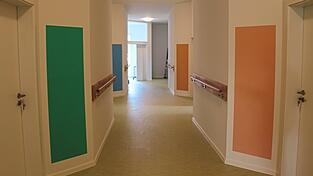 Vor jedem der zw&ouml;lf Zimmer gibt es eine eigene Farbe, damit die Mieter ihre Zimmer besser finden sollen.