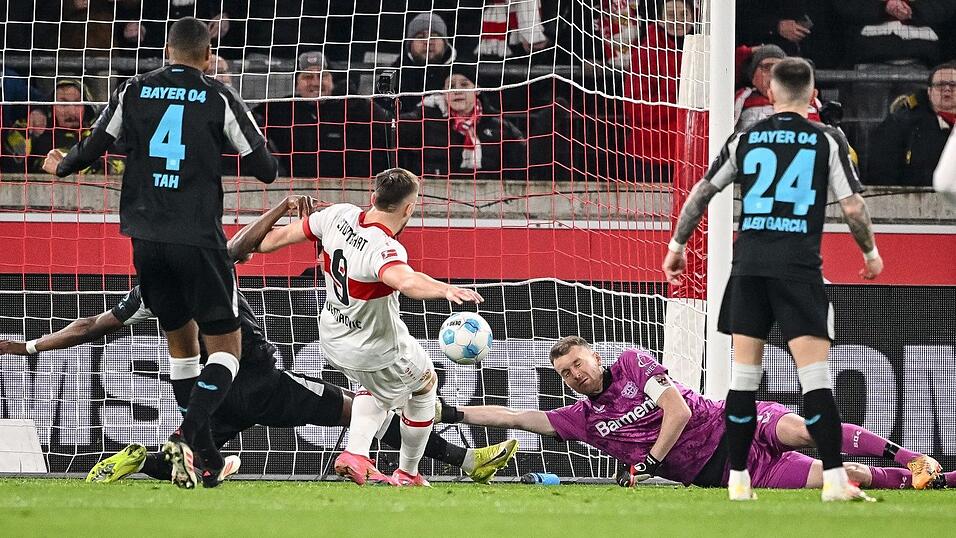 Das 1:0 für den VfB: Ermedin Demirovic trifft aus kurzer Distanz. Das 1:0 für den VfB: Ermedin Demirovic trifft aus kurzer Distanz.