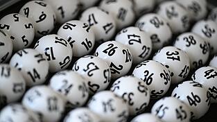 Die Staatliche Lotterie- und Spielbankverwaltung erzielte im ersten Halbjahr einen Umsatz von 641,8 Millionen Euro. (Symbolbild) Die Staatliche Lotterie- und Spielbankverwaltung erzielte im ersten Halbjahr einen Umsatz von 641,8 Millionen Euro. (Symbolbild)