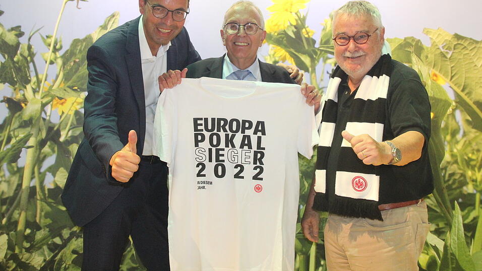 Feierten im Rittersaal den historischen Sieg ihrer Mannschaft im Europa-League-Finale gegen die Glasgow Rangers am 18. Mai in Sevilla (v.l.): Jürgen Kerber, Werner Döller und Bernd Hielscher. Feierten im Rittersaal den historischen Sieg ihrer Mannschaft im Europa-League-Finale gegen die Glasgow Rangers am 18. Mai in Sevilla (v.l.): Jürgen Kerber, Werner Döller und Bernd Hielscher.