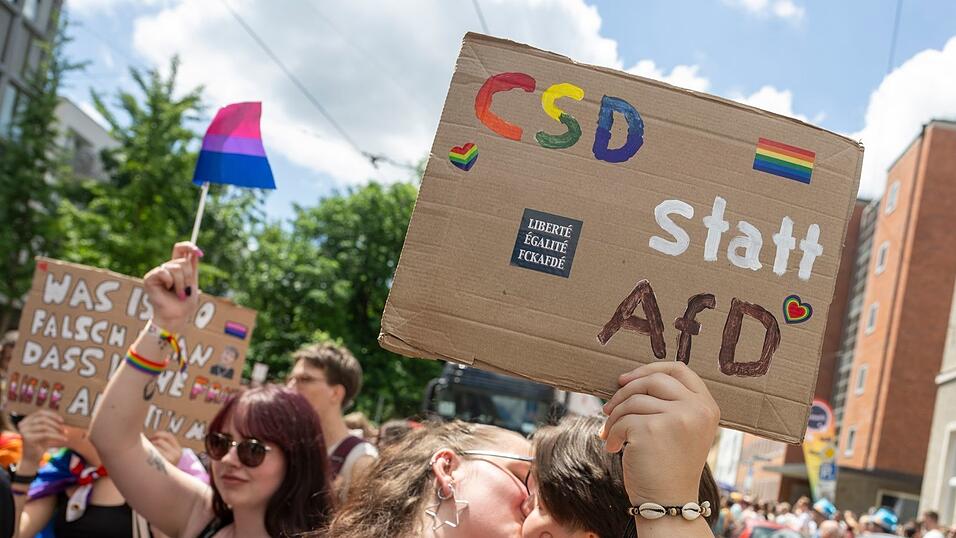 Jahrelang musste die queere Community in Bayern auf einen Aktionsplan der Staatsregierung warten. Nun hat das Kabinett ihn beschlossen und mit ihm ein Schutzversprechen gegen Hass und Ausgrenzung. (Archivbild)