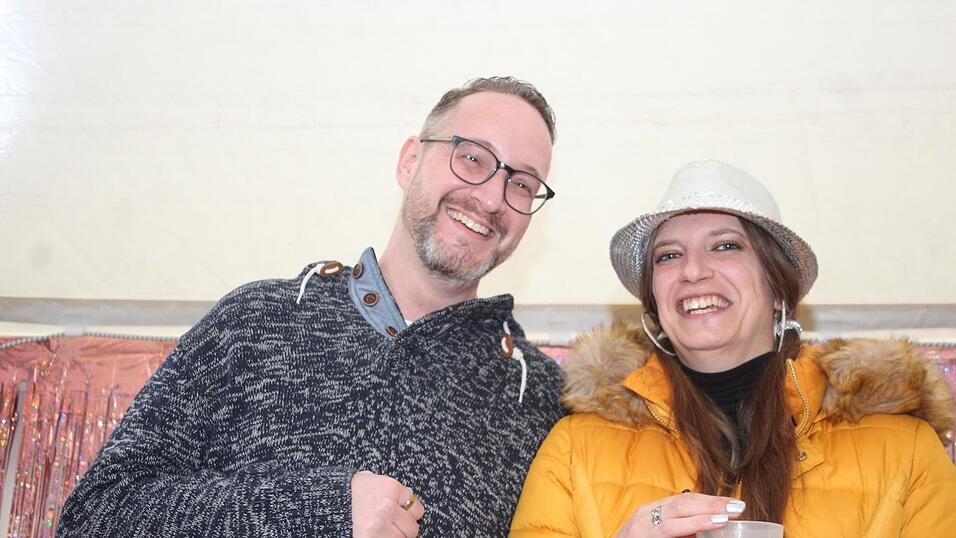 Viele Faschings-Fans haben sich am Samstag den Umzug in Langenbach angesehen. Viele Faschings-Fans haben sich am Samstag den Umzug in Langenbach angesehen.