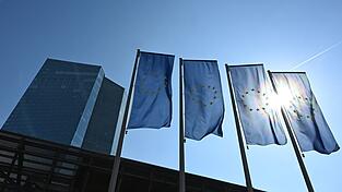 Der EZB-Rat h&auml;lt die Leitzinsen im Euroraum seit Monaten unver&auml;ndert.