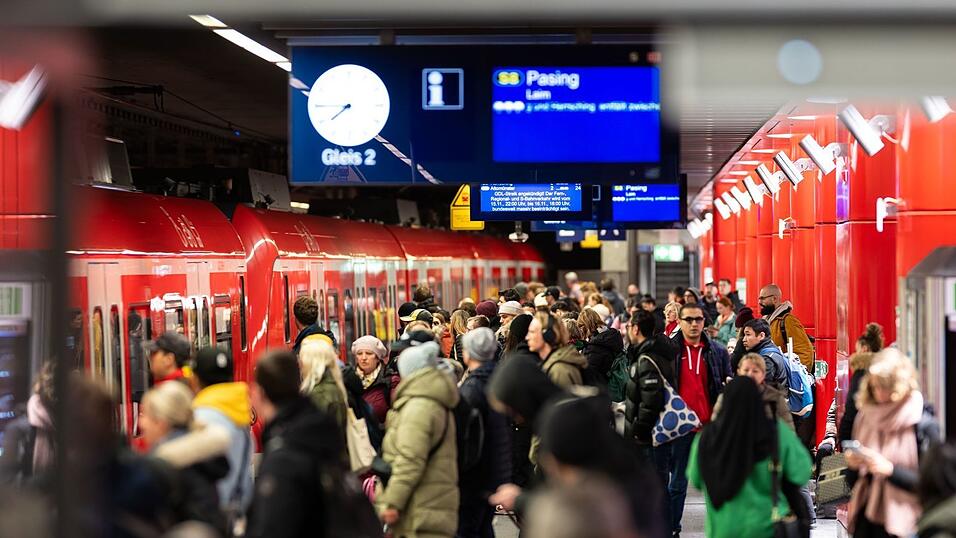 Fast alle S-Bahnlinien sind in M&uuml;nchen auf der Stammstrecke unterwegs. (Archivbild)