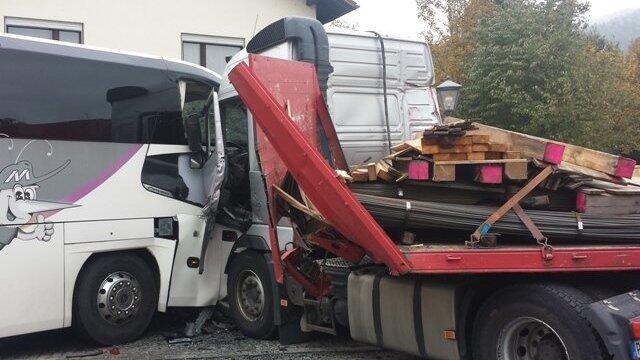In Stallwang hat sich am Dienstag ein schwerer Unfall ereignet.