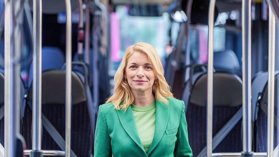 Die designierte neue Bahnchefin hat vor einigen Monaten selbst einen Lokführerschein gemacht. Die designierte neue Bahnchefin hat vor einigen Monaten selbst einen Lokführerschein gemacht.