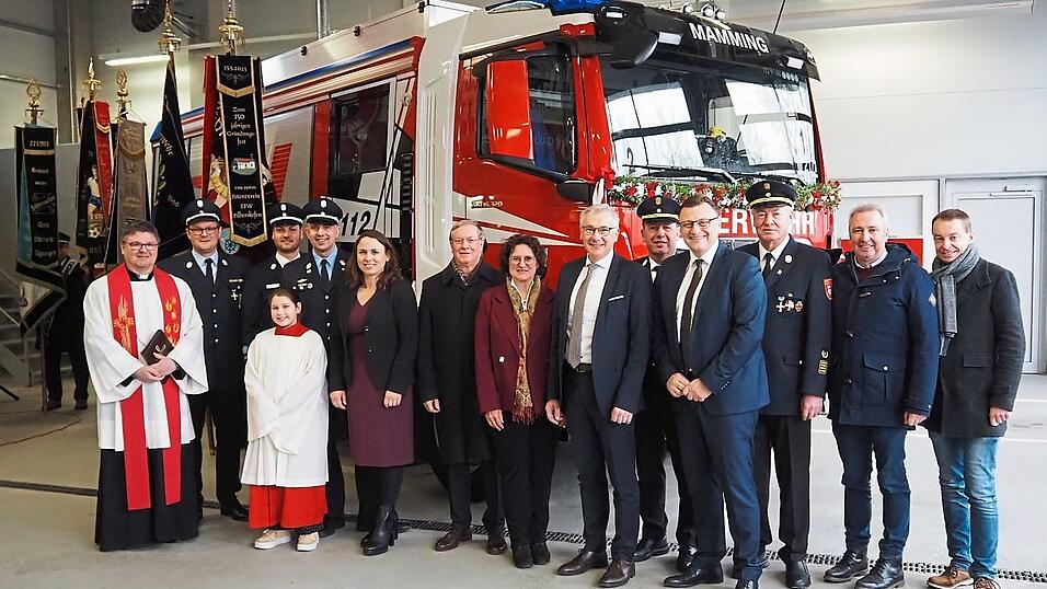 Die Gru&szlig;wortredner und Ehreng&auml;ste.