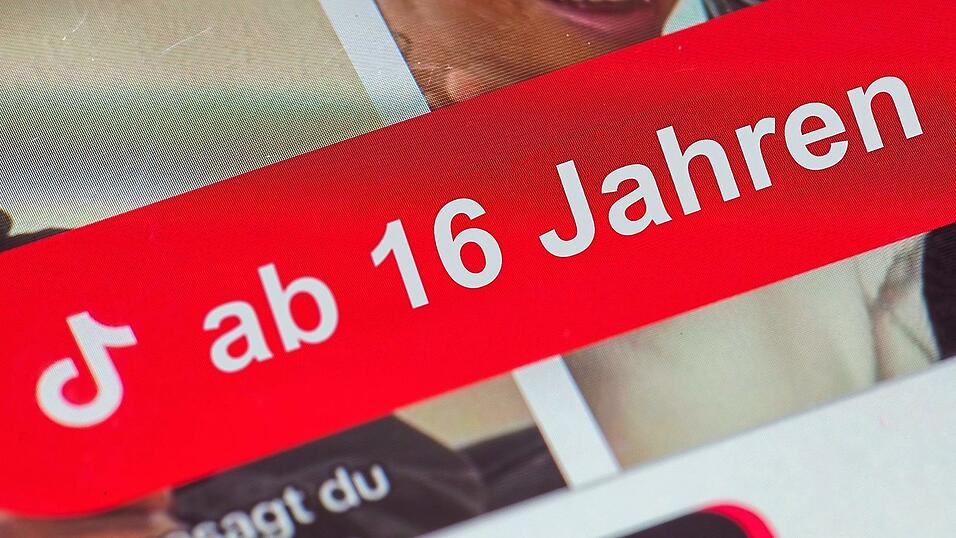 In Australien sind Social-Media-Plattformen wie Tiktok seit 2025 erst ab 16 Jahren erlaubt. In Deutschland darf die App bislang ab 13 genutzt werden. Die Durchsetzung wird jedoch oft bem&auml;ngelt.