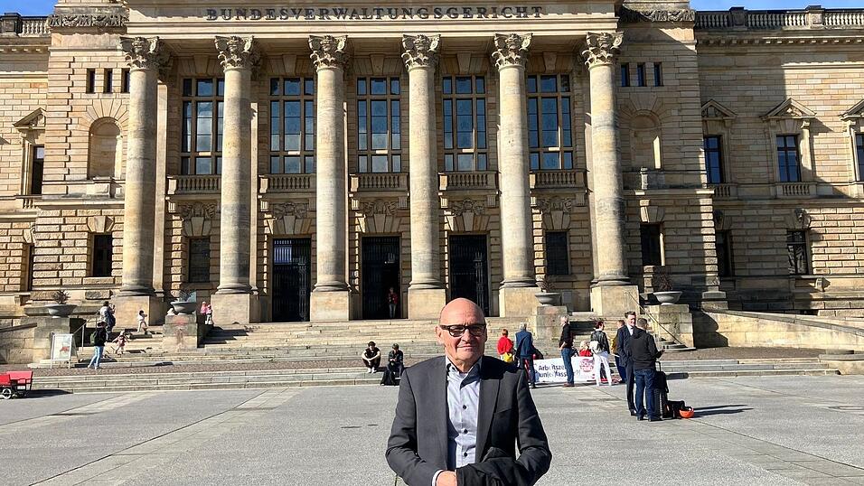 Bundesverwaltungsgericht prüft Lehrer-Mehrarbeit. Bundesverwaltungsgericht prüft Lehrer-Mehrarbeit.