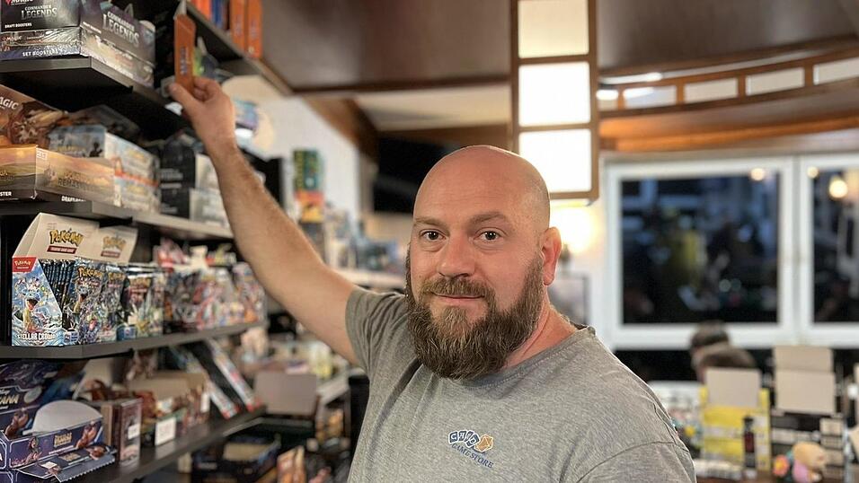 Alex Meidinger hat vor eineinhalb Jahren den 'Card Game Store' in Pirk er&ouml;ffnet.