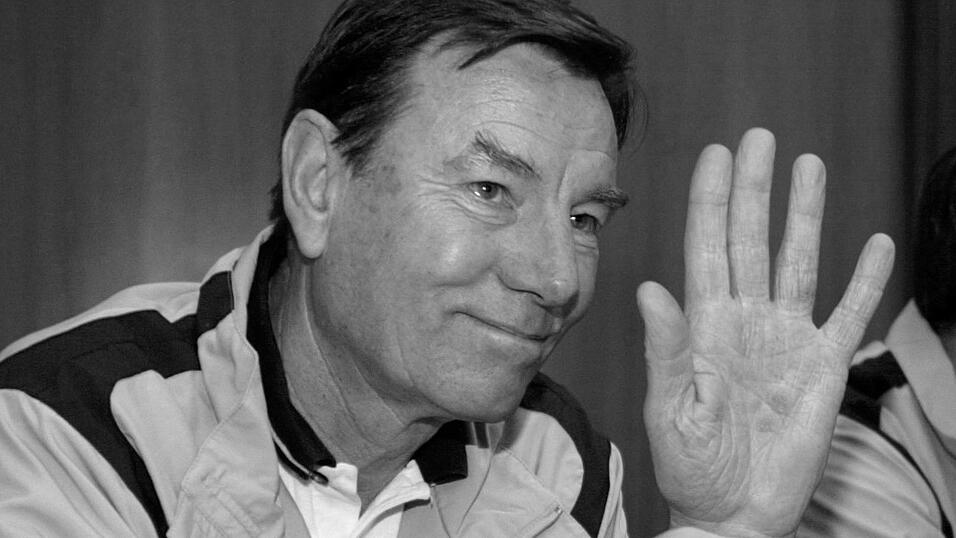 Der frühere Davis-Cup-Teamchef Niki Pilic ist im Alter von 86 Jahren gestorben. Der frühere Davis-Cup-Teamchef Niki Pilic ist im Alter von 86 Jahren gestorben.