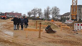 Besichtigung auf der Baustelle Besichtigung auf der Baustelle