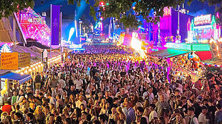 Startschuss am Freitagabend: Tausende Besucher genossen friedlich die Volksfestgaudi. Ein paar aber nicht. Startschuss am Freitagabend: Tausende Besucher genossen friedlich die Volksfestgaudi. Ein paar aber nicht.