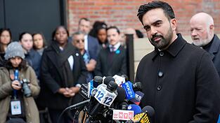 Zwischen Wahlsieg und Amtsantritt dürfte Mamdani es tunlichst vermeiden wollen, in Konflikte hineingezogen zu werden. (Archivbild) Zwischen Wahlsieg und Amtsantritt dürfte Mamdani es tunlichst vermeiden wollen, in Konflikte hineingezogen zu werden. (Archivbild)