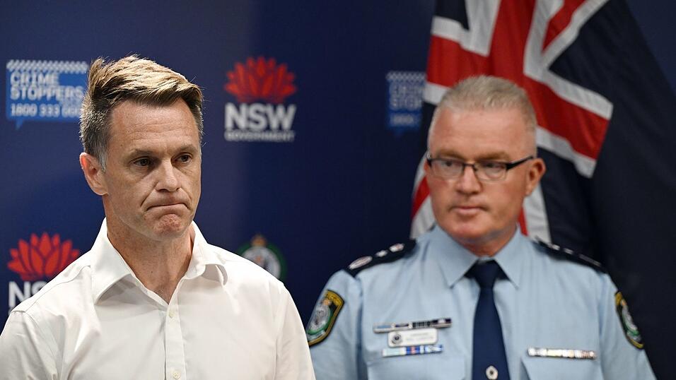 Der Regierungschef der Region New South Wales, Chris Minns (links), sprach von gezielter Gewalt gegen Juden.