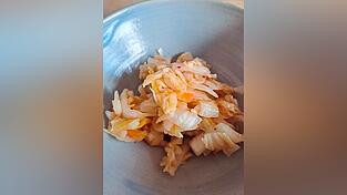 Anna Pex selbst genießt lieber fleischlos, und sie ist ein großer Kimchi-Fan. Anna Pex selbst genießt lieber fleischlos, und sie ist ein großer Kimchi-Fan.