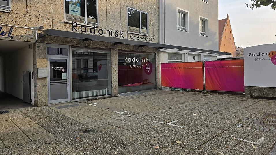 Mit seiner Filiale 'Radomski Eyewear' will J&uuml;rgen Radomski nach fast zwei Jahren voraussichtlich noch in diesem Jahr wieder in seine ehemaligen R&auml;ume ziehen - gleich nebenan. Fotos: