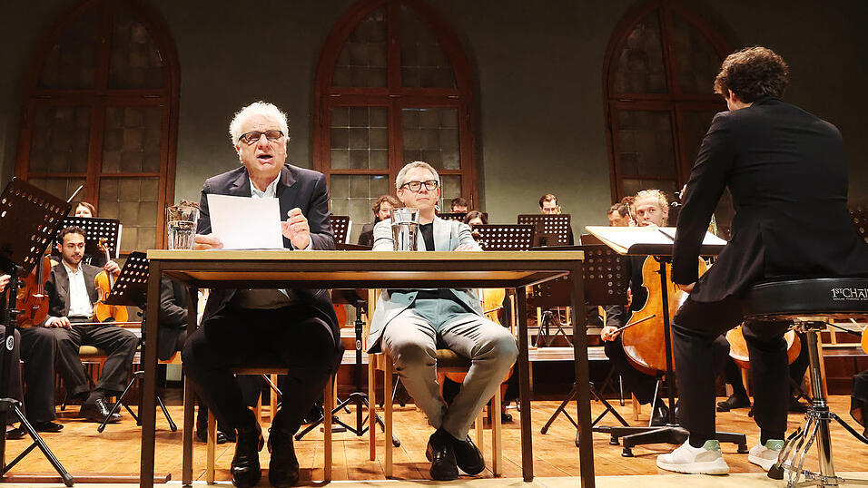 Udo Wachtveitl (links) und Daniel Keberle brachten eine gro&szlig;e Portion Vergn&uuml;gen in den Rathausprunksaal.