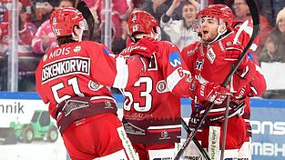 So sch&ouml;n kann&rsquo;s sein: Dass der EVL die Rheinl&auml;nder so abkocht, haben wohl die wenigsten erwartet. Umso gr&ouml;&szlig;er war die Freude auch bei Jesse Koskenkorva, David Rundqvist, Finn Serikow (v.l.) und Co.