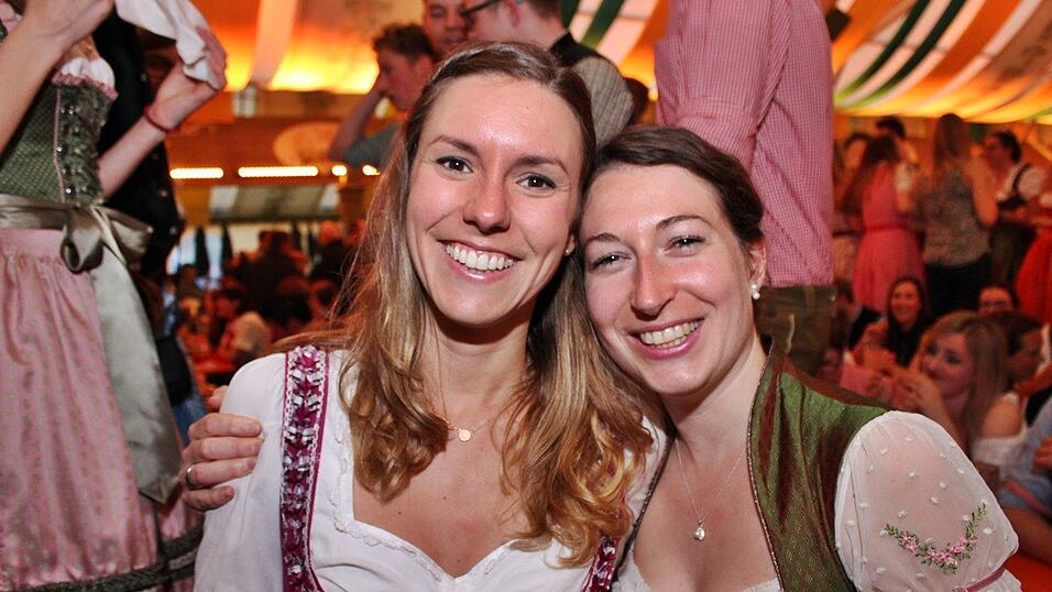 Die Fr&uuml;hjahrsdult 2017 in Landshut neigt sich dem Ende entgegen. Grund genug, noch einmal richtig in den Bierzelten zu feiern - abgerundet vom traditionellen Feuerwerk.