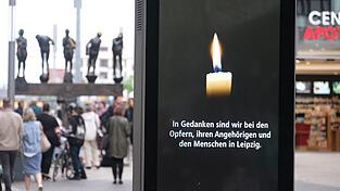 Nach der Amokfahrt in der Fu&szlig;g&auml;ngerzone herrschen in Leipzig Trauer und Fassungslosigkeit.