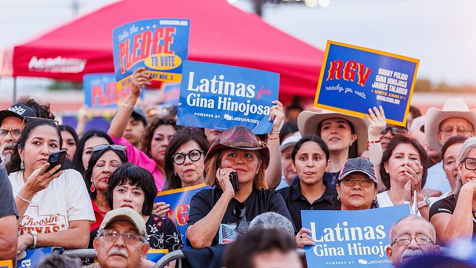 Demokraten und Republikaner ringen um die Stimmen der Latino-Wählerschaft. Demokraten und Republikaner ringen um die Stimmen der Latino-Wählerschaft.
