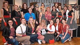 Mit Petticoats, Polka-Dots und Haartollen bet&ouml;rten die Rockabillys.