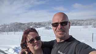 Bekommen mehr vom Geheul der Kojoten mit als von den nächsten Nachbarn: Kim und Brian Forster in Kanada. Bekommen mehr vom Geheul der Kojoten mit als von den nächsten Nachbarn: Kim und Brian Forster in Kanada.