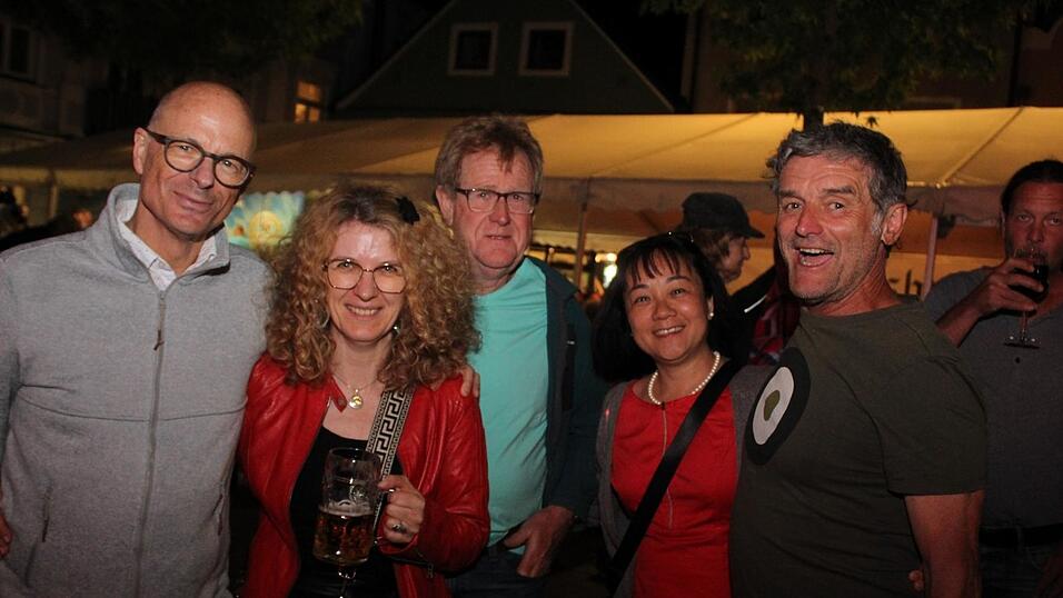 Viele Landshuter genossen ihren Freitagabend auf dem Bismarckplatzfest.