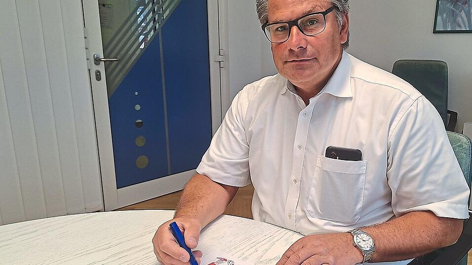 Werkleiter Stefan Kopp zeigt die Flächen im Stadtgebiet, die jetzt nach und nach ausgebaut werden. Werkleiter Stefan Kopp zeigt die Flächen im Stadtgebiet, die jetzt nach und nach ausgebaut werden.