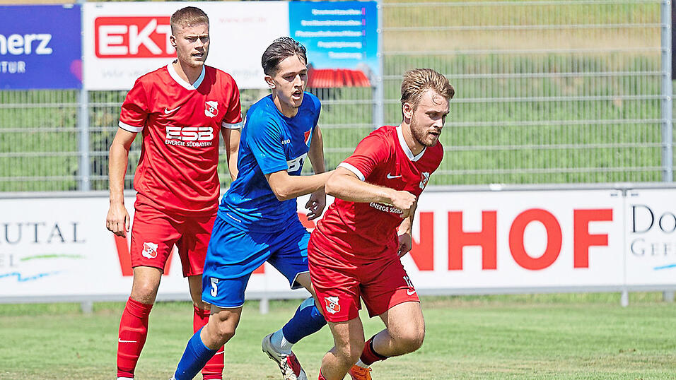 Die SpVgg Hankofen (in Rot) hat beim TSV 1860 München II ein echtes Highlight-Spiel vor der Brust. Die SpVgg Hankofen (in Rot) hat beim TSV 1860 München II ein echtes Highlight-Spiel vor der Brust.