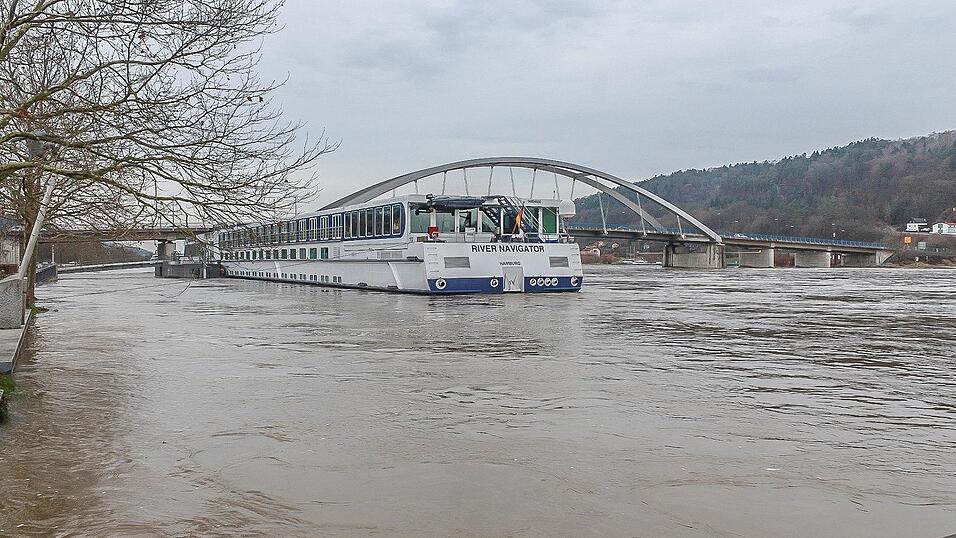 Auch in Vilshofen stieg die Donau &uuml;ber die Ufer.
