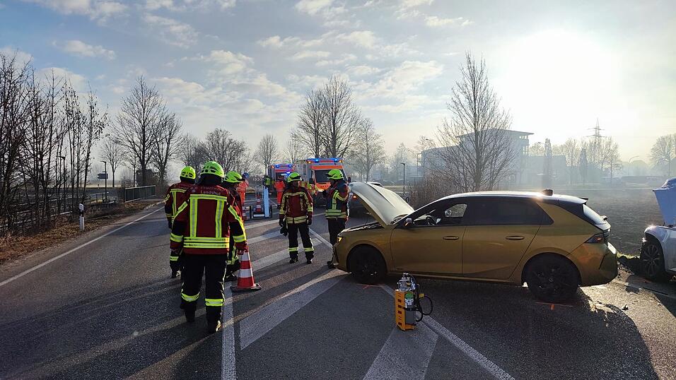 Die Theodor-Heuss-Straße musste wegen des Unfalls zeitweise voll gesperrt werden.