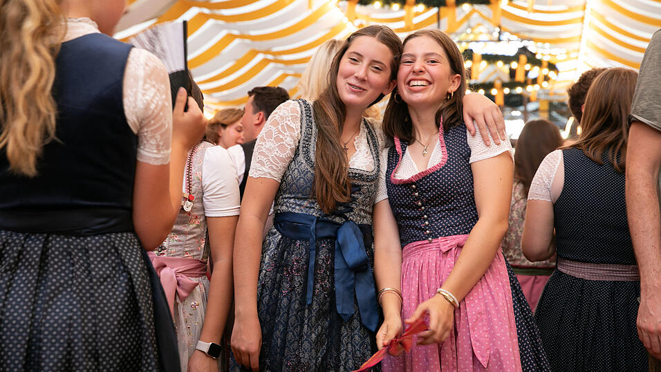 Das sind die Partybilder vom Dienstag, 12. August, aus dem Festzelt Nothaft. Das sind die Partybilder vom Dienstag, 12. August, aus dem Festzelt Nothaft.