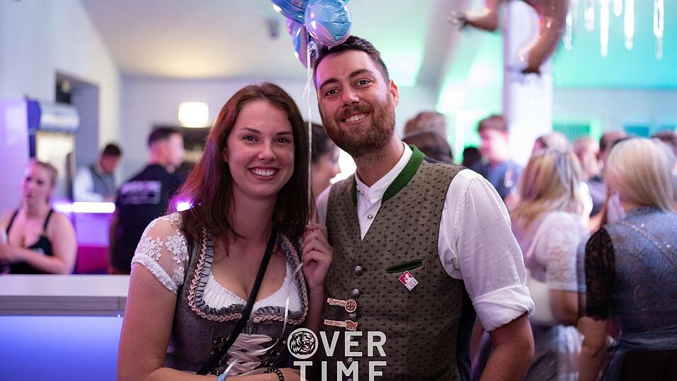 Auch am zweiten Volksfestfreitag schauten viele G&auml;ste im Overtime vorbei.