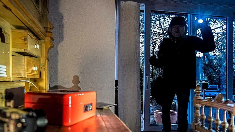 Unter anderem für Einbrüche muss sich der Angeklagte verantworten.