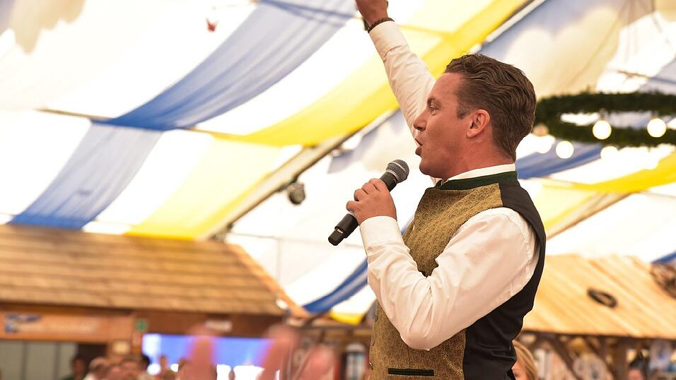 Wenn Stefan Mross singt, spielt das Publikum verr&uuml;ckt.
