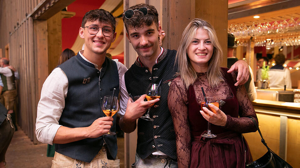 Die Partybilder vom Montag, 18. August, aus dem Festzelt Krönner. Die Partybilder vom Montag, 18. August, aus dem Festzelt Krönner.