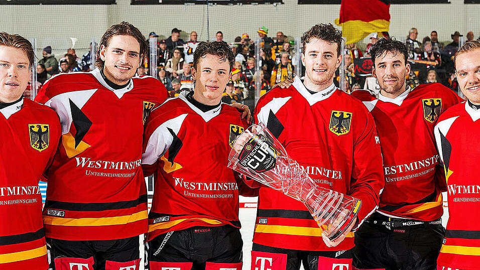 Sechs Spieler der Straubing Tigers feierten am Wochenende mit der deutschen Eishockey-Nationalmannschaft den Turniersieg beim Deutschland-Cup in Landshut (von links): Filip Varejcka, Adrian Klein, Danjo Leonhardt, Stefan Loibl, Tim Fleischer und Tim Brunnhuber.