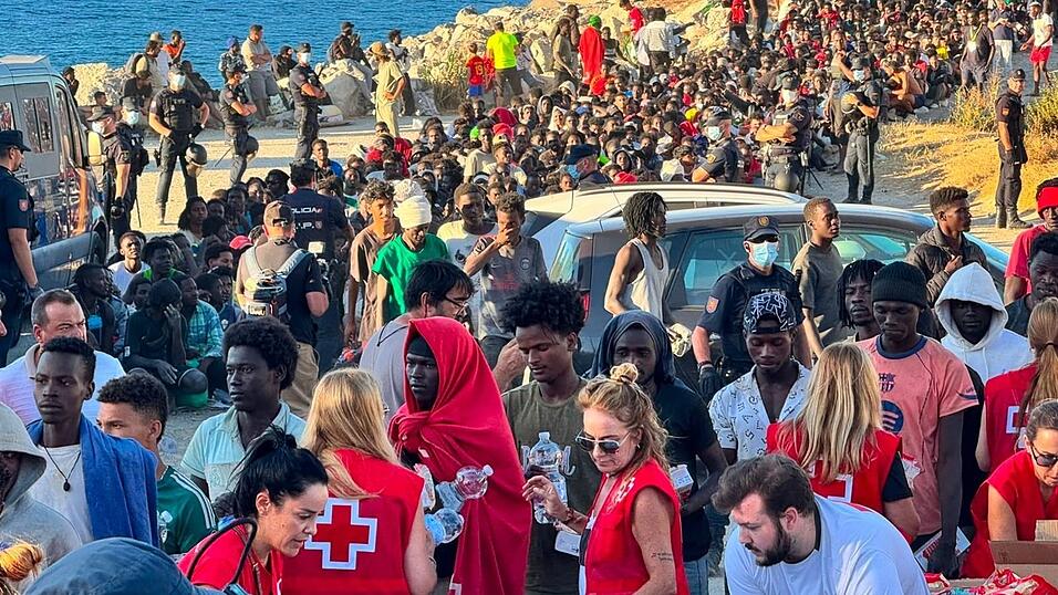Auch Social Media könnte für die Migrationskrise in Ceuta mit mindestens 72 Toten verantwortlich sein. Auch Social Media könnte für die Migrationskrise in Ceuta mit mindestens 72 Toten verantwortlich sein.