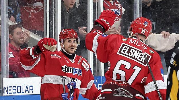 David Stieler (links) bleibt dem EV Landshut treu.