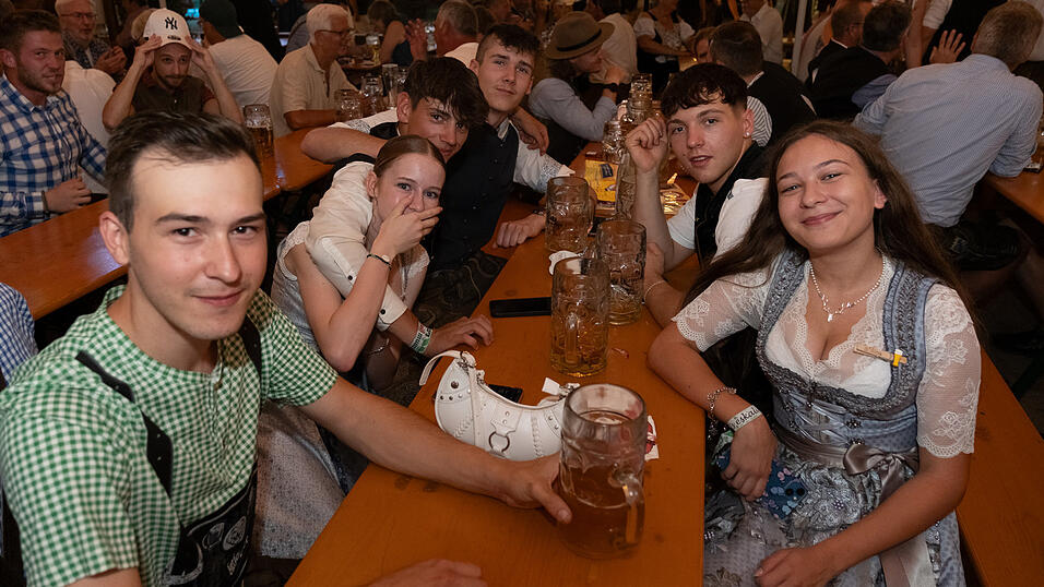 Die Partybilder vom Montag, 14. August 2023, aus dem Festzelt Greindl. Die Partybilder vom Montag, 14. August 2023, aus dem Festzelt Greindl.