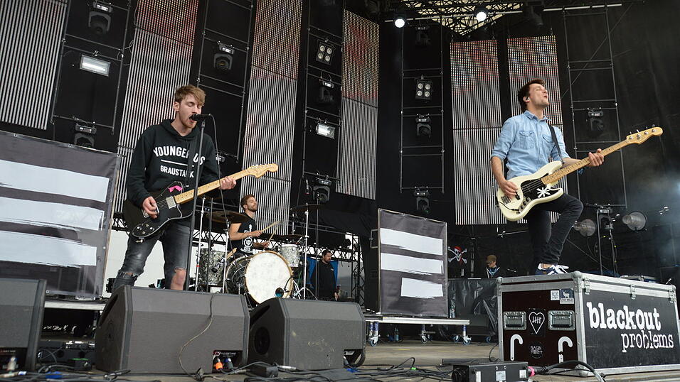 Das war am zweiten Tag des Pfings-Open-Airs in Salching auf dem Festivalgelände los. (Fotos: Florian Wende) Das war am zweiten Tag des Pfings-Open-Airs in Salching auf dem Festivalgelände los. (Fotos: Florian Wende)
