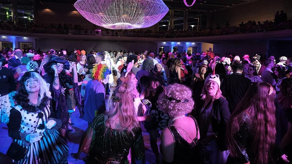 Der Künstlerball bot ein großes Showprogramm. Der Künstlerball bot ein großes Showprogramm.