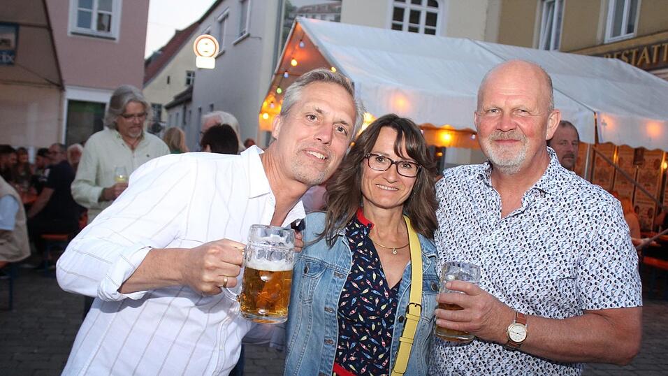 Viele Landshuter genossen ihren Freitagabend auf dem Bismarckplatzfest.
