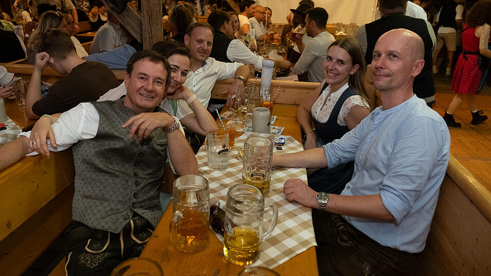 Die Partybilder vom Montag, 14. August 2023, aus dem Festzelt Reisinger. Die Partybilder vom Montag, 14. August 2023, aus dem Festzelt Reisinger.